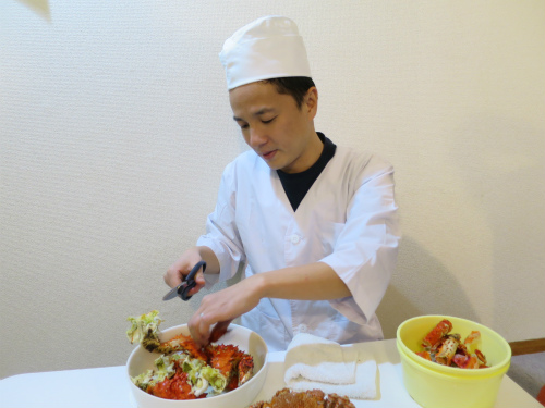 かにまみれのカニをさばく