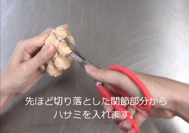 ズワイガニの殻剥き