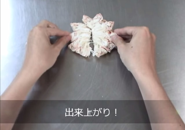 ズワイガニの殻剥き