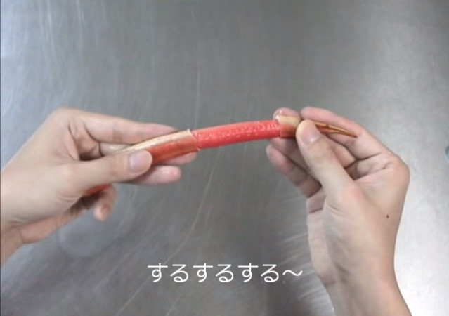 ズワイガニの殻剥き